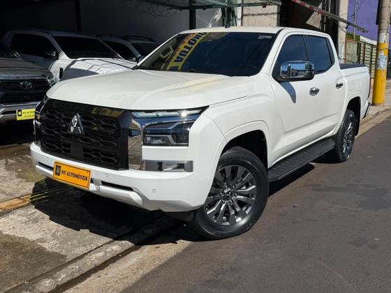 MITSUBISHI TRITON 2.4 BITURBO DIESEL CD HPE-S 4X4 AUTOMÁTICO MITSUBISHI TRITON 2.4 BITURBO DIESEL CD HPE-S 4X4 AUTOMÁTICO